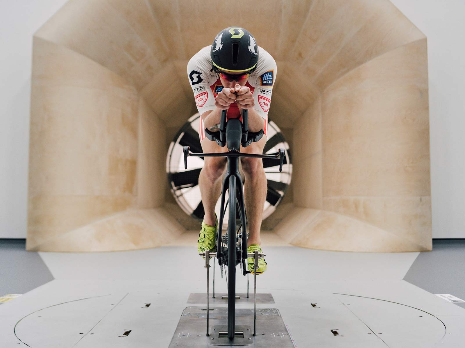 2021 Scott Plasma 6 integrated aero carbon triathlon bike, Alistar Brownlee wind tunnel