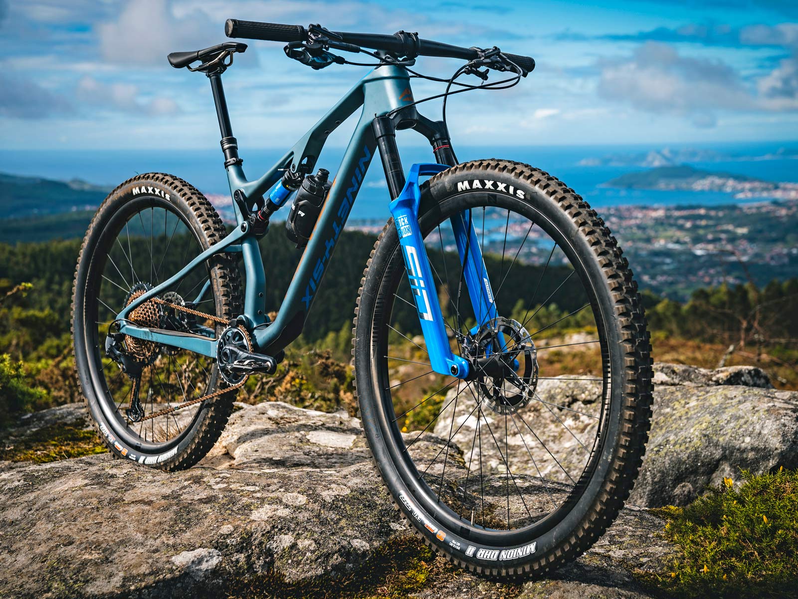 2021 Merida Ninety-Six XC mountain bike, lightweight carbon cross-country race OR light trail mountain bike, 8000 trail complete angled