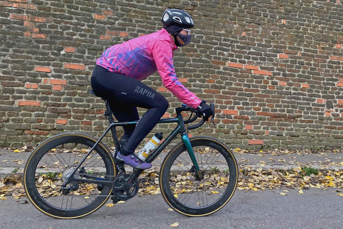 Exclusive: Rapha Pro Team Gore-Tex jacket's game-changing Shakedry color   visibility - Bikerumor