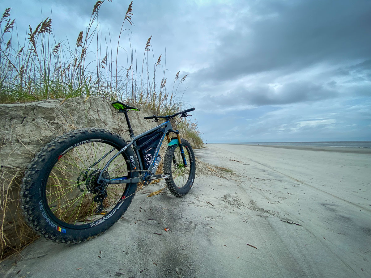 Bikerumor 2020 Editor's Choice List Otso fat bike on beach