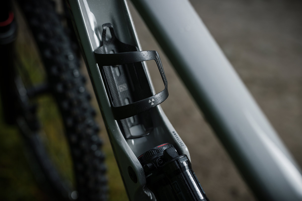 nukeproof giga integrated water bottle mount 750ml front triangle downtube