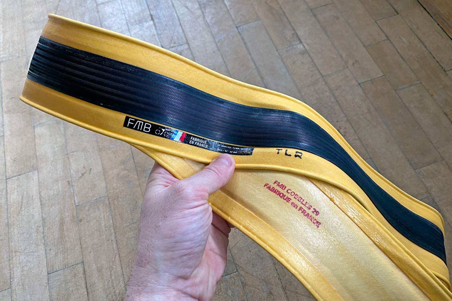 Copertone FMB Cobbles tubeless-ready TLR da 29 mm, pneumatico per bici da strada con copertoncino tubeless flessibile aperto fatto a mano in Francia