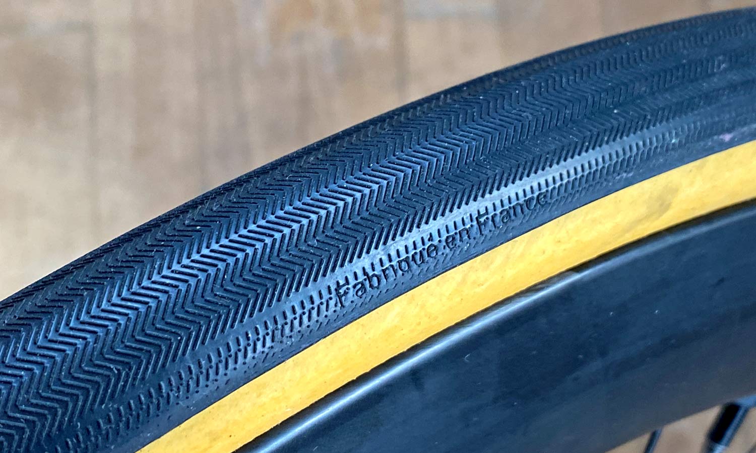 FMB Cobbles tubeless-ready TLR 29mm tire, handmade-in-France fabrique-en-France herringbone tread pattern
