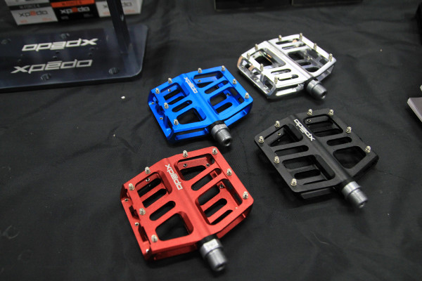 Frostbike: xpedo Shows new Jek Platform Pedals, Varying Spindles for Thrust 8s