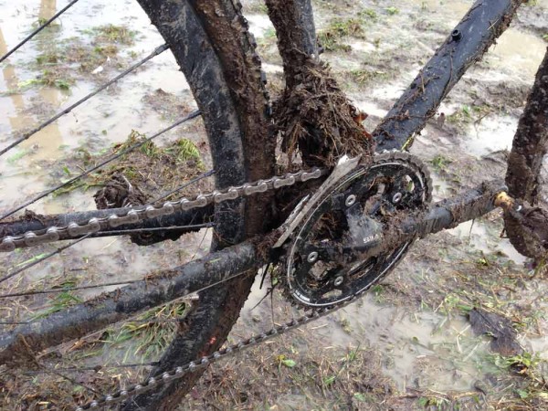 Veloheld-IconX-disc-brake-steel-cyclocross-bike-bottom-bracket-mud