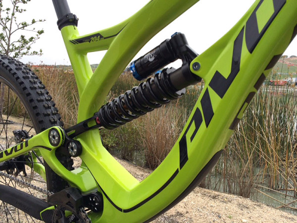 SOC14-Pivot-Phoenix-DH-Carbon-650B-downhill-mountain-bike