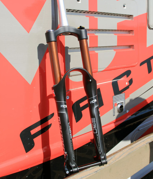 soc14-2015-Marzocchi-350-NCR-650b-fork1