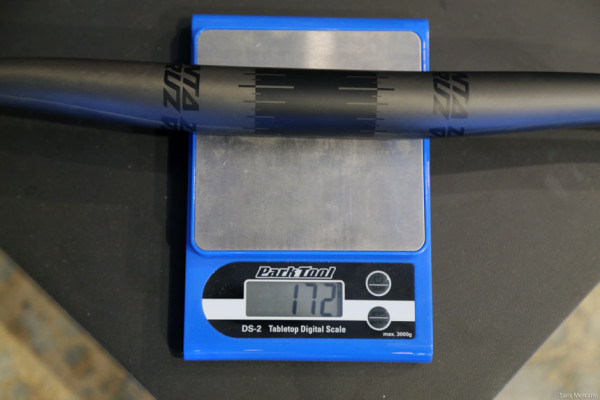 Santa Cruz Carbon Handlebar 720mm Flat Scale Weight