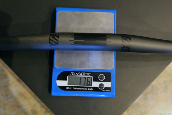 Santa Cruz Carbon Handlebar 760mm Flat Scale Weight