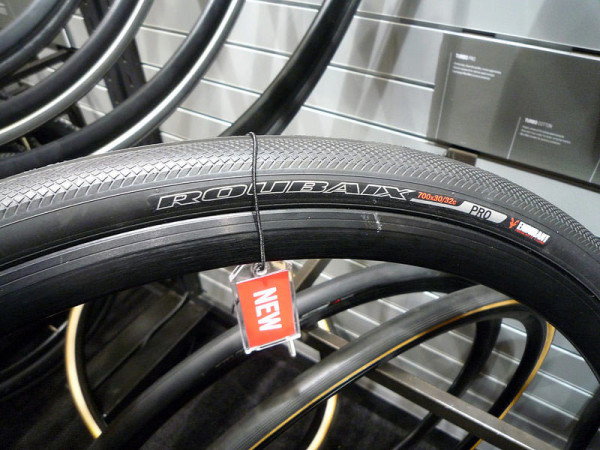 2015-Specialized-Roubaix-700x32c-road-bike-tire