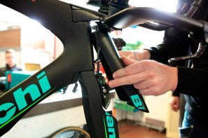 2015 bianchi aquila cv aero tt-triathlon bike with countervail vibration canceling technology