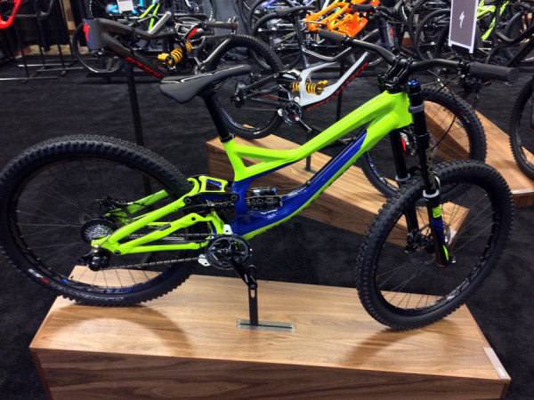 2015-specialized-demo-650B-downhill-mountain-bike-mountain-bike01