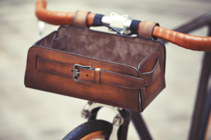 Berlutti_x_Victoire_Cycles_berlutti_custom_leather_handlebar_bag
