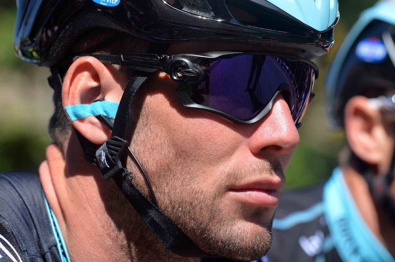 Mark Cavendish Sports New Oakley Sunglasses During His Brief Tour de ...