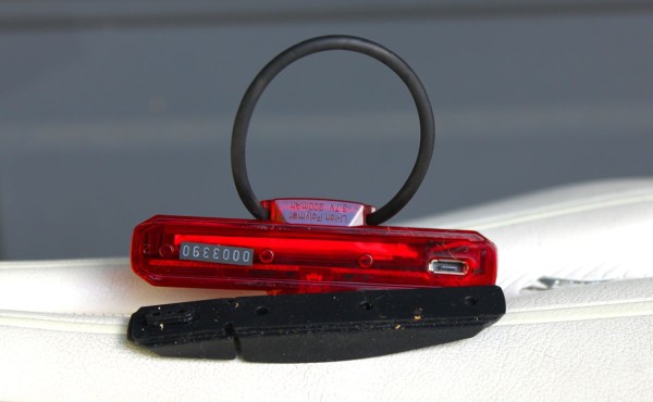 Cateye-Rapid-X-USB-Taillight-USB-Port