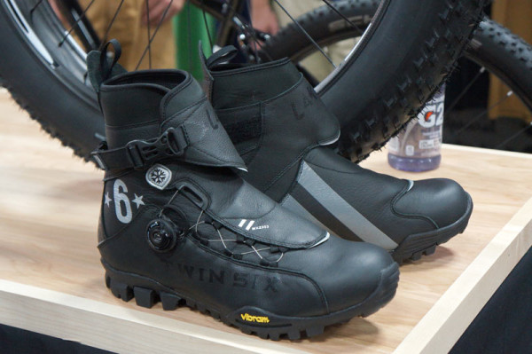 2015-TwinSix-Standard-Lake-winter-mountain-bike-boots01