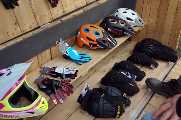 2015-bluegrass-gloves-XC-trail-and-full-face-helmets