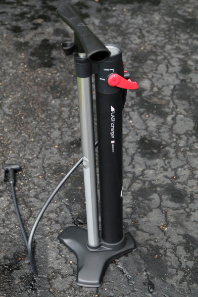 Bontrager TLR Flash Charger Floor pump air compressor tubeless ready tire (7)
