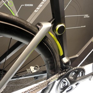 Canyon_Projekt_MRSC_electronic_full-suspension_aero_road_bike_concept_prototype_rear-end_seatstay_suspension_detail