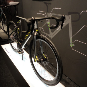 Canyon_Projekt_MRSC_electronic_full-suspension_aero_road_bike_concept_prototype_three-quarter_front_detail