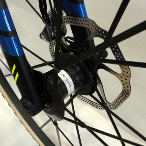 Centurion_Crossdrive_carbon_disc_cyclocross_bike_proto_Lightweight_Thru-axle_disc-brake_wheelset_prototype_front_hub_detail