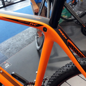 KTM_Canic_CXC_carbon_disc-brake_cyclocross_bike_internal_seatpost_wedge_clamp