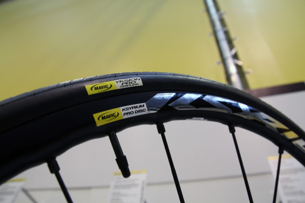 Mavic road disc ksryium cxr aero wheel tire system 2015 mountain bike (13)