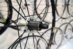 Mavic road disc ksryium cxr aero wheel tire system 2015 mountain bike (17)