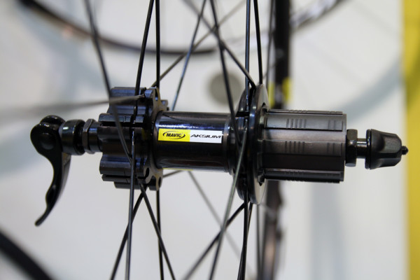 Mavic road disc ksryium cxr aero wheel tire system 2015 mountain bike (29)