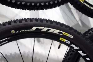 Mavic road disc ksryium cxr aero wheel tire system 2015 mountain bike (35)