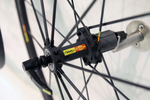 Mavic road disc ksryium cxr aero wheel tire system 2015 mountain bike (39)