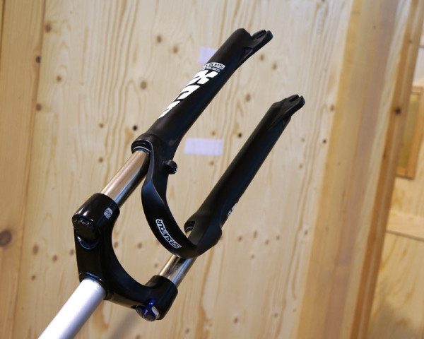SR-Suntour-XCR-24inch-kids-bike-air-suspension-fork