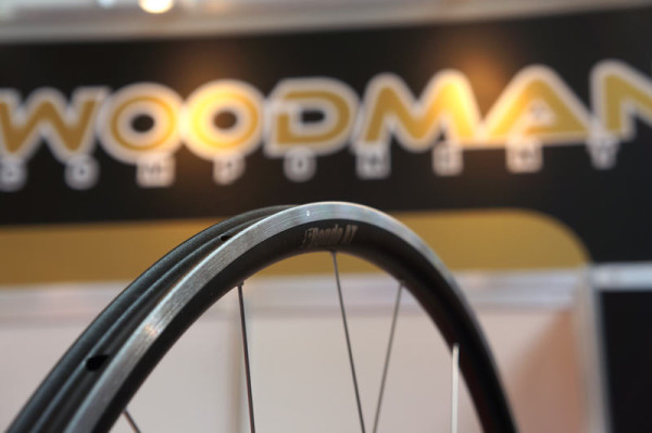 2015-woodman-rondo-at-alloy-road-bike-wheels01