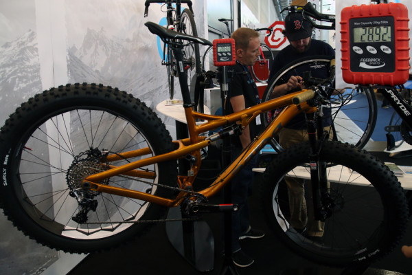 Kuroshiro light weight fat bikes 29+ carbon wheels (4) copy