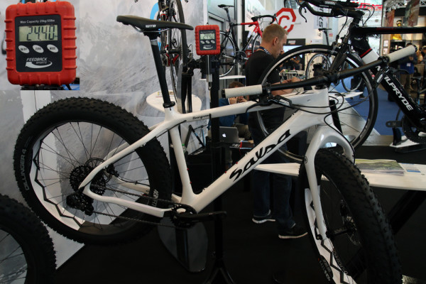 Kuroshiro light weight fat bikes 29+ carbon wheels (9)