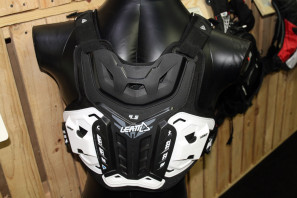 Leatt protection helmet glvoes hydration armor pads (44)