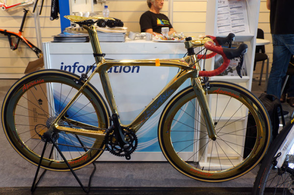 ApexAsia-gold-road-bike-and-wheels01
