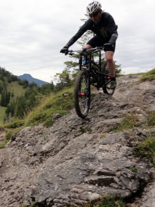 Bionicon_Edison_EVO_enduro_26inch_mountain_bike_black_on-trail_descending_face
