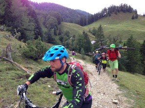 Bionicon_Edison_EVO_enduro_mountain_bike_hike-a-bike_cow-trail