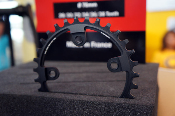 Stronglight-narrow-wide-chainring01