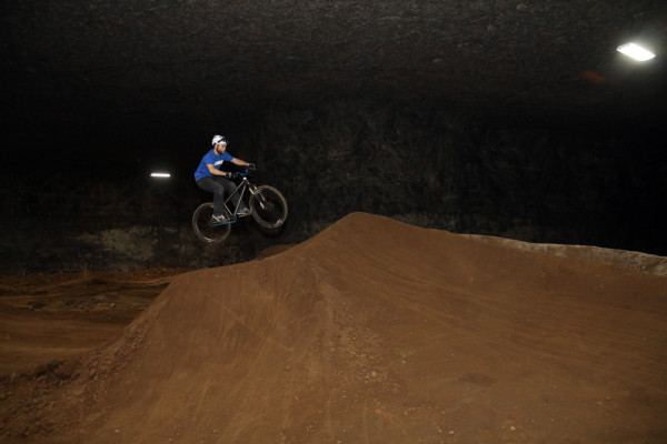 Louisvill mega cavern bike park mtb bmx underground cave  dirt jump (1)