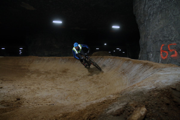 Louisvill mega cavern bike park mtb bmx underground cave  dirt jump (25)