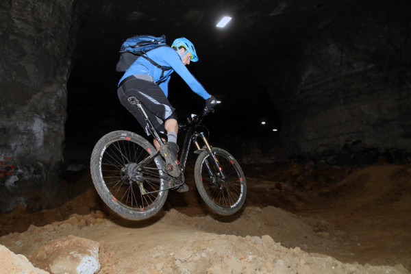 Louisvill mega cavern bike park mtb bmx underground cave  dirt jump (44)