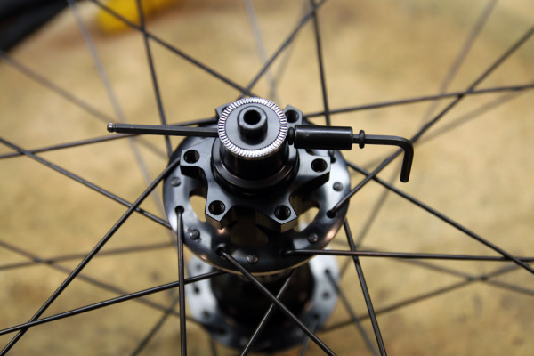 Bontrager Hodag Jackalope fat bike tubeless wheel tire system  (25)