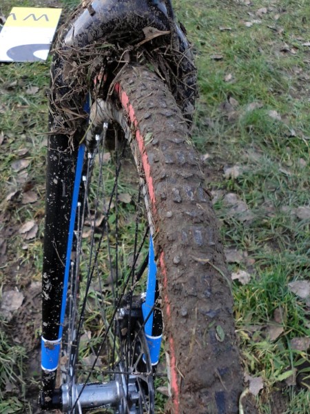 FMB_SSC_Slalom_Pro_33_cyclocross_tubular_tires_grassy_mud_buildup