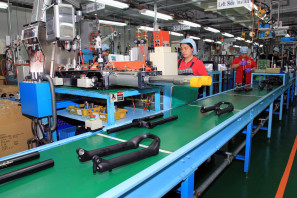SRAM Taiwan Factory Tours Suspension Shifters Derialleurs Carbon production051