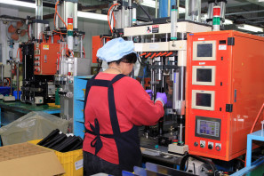 SRAM Taiwan Factory Tours Suspension Shifters Derialleurs Carbon production057