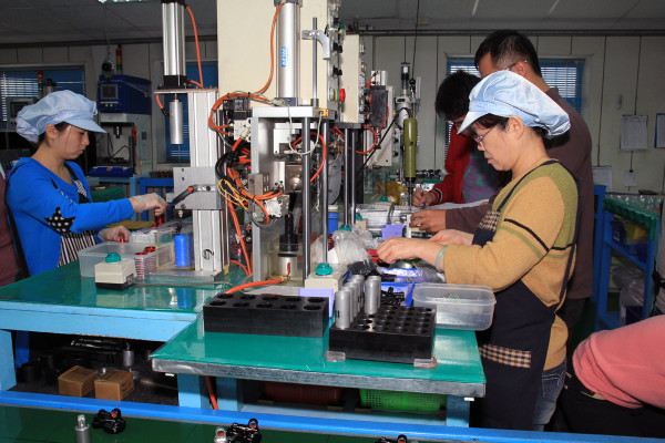 SRAM Taiwan Factory Tours Suspension Shifters Derialleurs Carbon production062