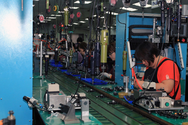SRAM Taiwan Factory Tours Suspension Shifters Derialleurs Carbon production070