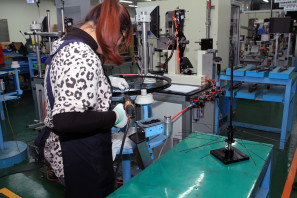 SRAM Taiwan Factory Tours Suspension Shifters Derialleurs Carbon production109